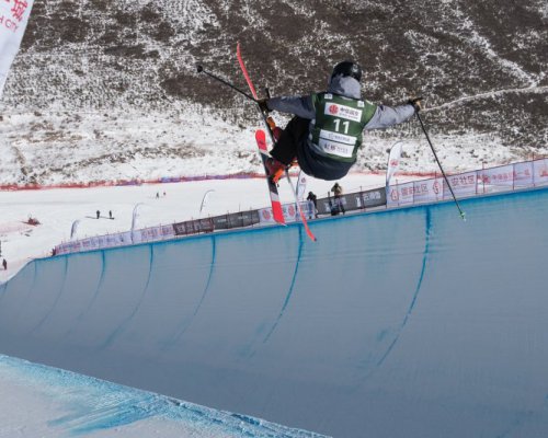 Halfpipe World Cup competition in Secret Garden (CHN). Photo: Mateusz Kielpinski (FIS)