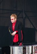 08_05_03_ischgl_elton_john_14.jpg