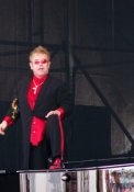 08_05_03_ischgl_elton_john_13.jpg